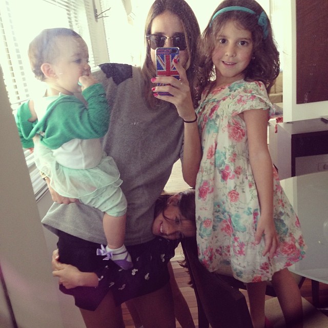 Vera Viel posta foto com as filhas no Instagram