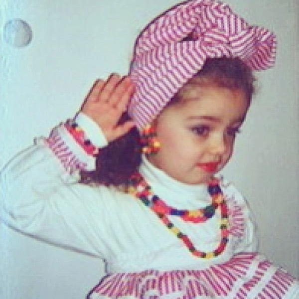 Revista mostra Sophie Charlotte vestida de baiana na infância