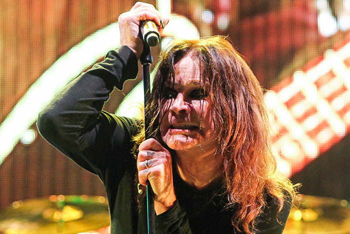 Ozzy Osbourne capricha nas caras e bocas em show do Black Sabbath