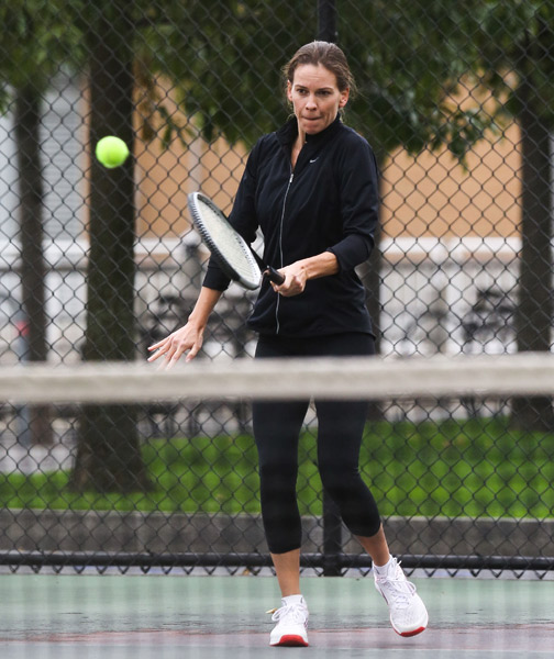  Hilary Swank joga tênis com o namorado em Nova York