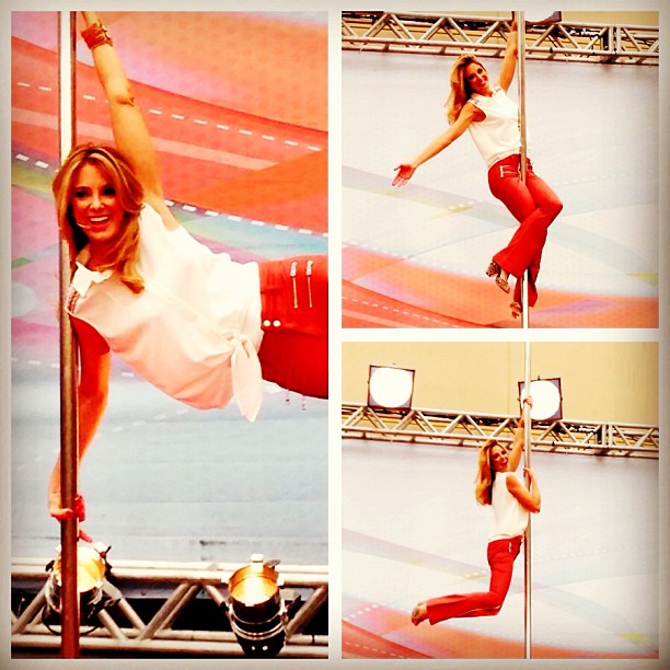 Ticiane Pinheiro faz Pole Dance no Programa da Tarde