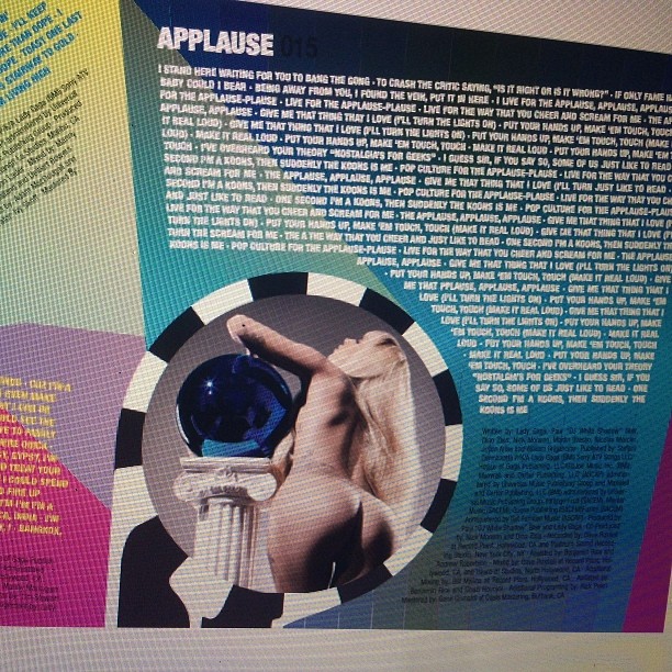 Lady Gaga mostra encarte de Artpop no Instagram