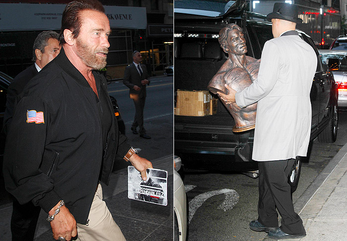 Arnold Schwarzenegger leva seu busto musculoso para casa