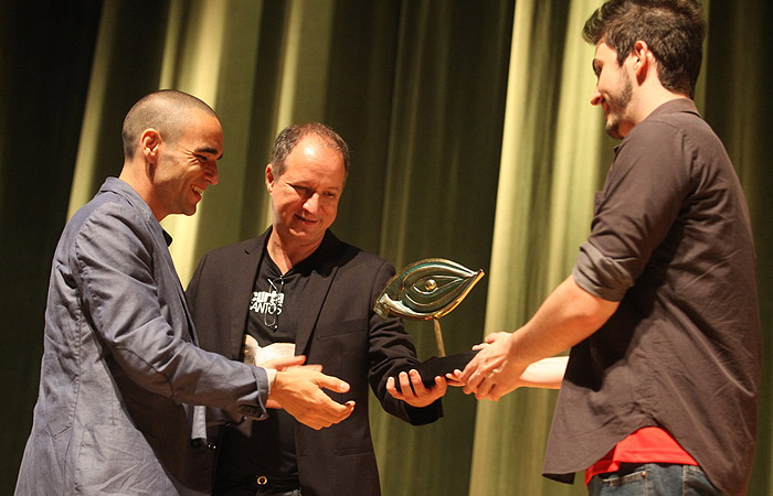 Caio Blat recebe homenagem na abertura do 11° Festival de Cinema de Santos