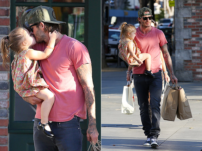 Todo carinhoso, David Beckham faz compras com a filha Harper