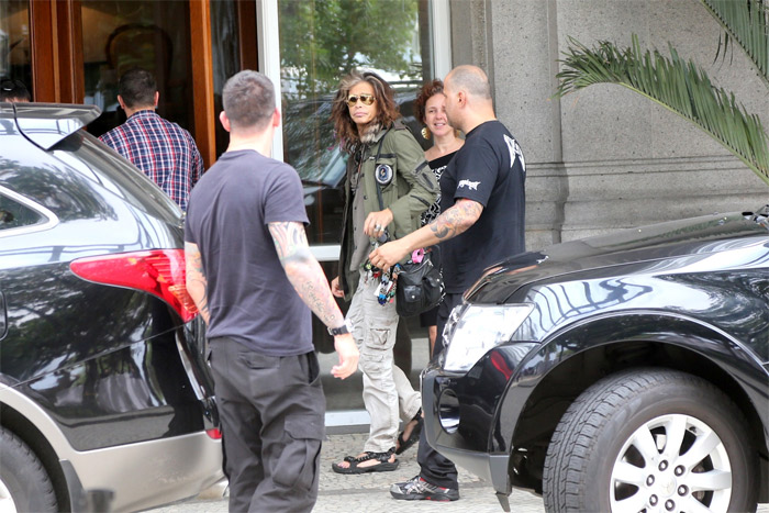 Steven Tyler observa belezas naturais do Rio de Janeiro