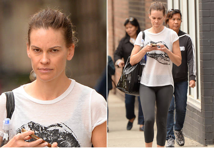 Hilary Swank passeia em Nova York sem maquiagem