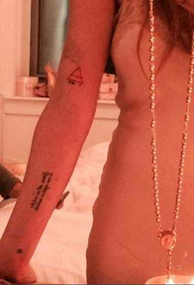 Lindsay Lohan tem nova tatuagem
