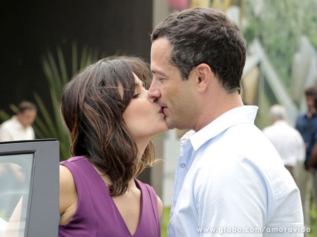Amor à Vida: Aline ataca Bruno e lhe tasca um beijo na boca