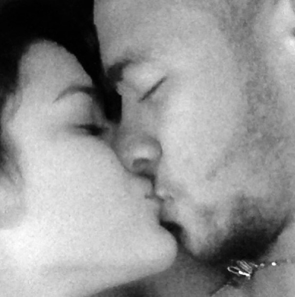 Bruna Marquezine posta foto beijando Neymar: “Amor da minha vida”
