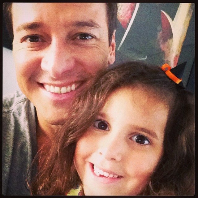 Rodrigo Faro passa a tarde brincando com a filha