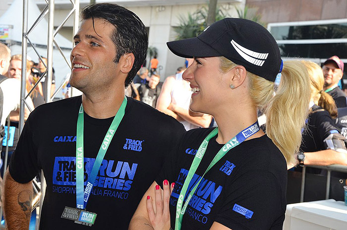Bruno Gagliasso e Giovanna Ewbank correm maratona juntos em São Paulo