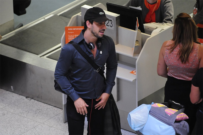Julio Rocha esbanja simpatia no aeroporto Santos Dumont