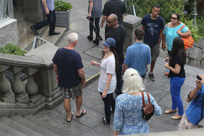 Cantora Lana Del Rey visita o Corcovado no Rio de Janeiro