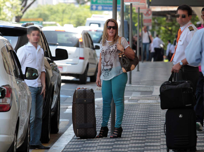 Zilu embarca no aeroporto de Congonhas