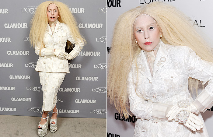 Lady Gaga aparece quase irreconhecível com make up carregada