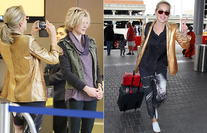 Sharon Stone tira fotos de uma desconhecida no aeroporto de LA