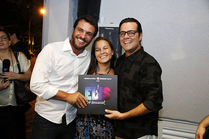 Rodrigo Lombardi, Bárbara Paz e mais famosos assistem musical sobre Elis Regina