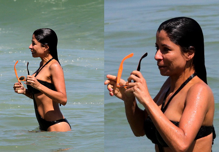 Ana Lima usa maiô diferente na praia do Leblon