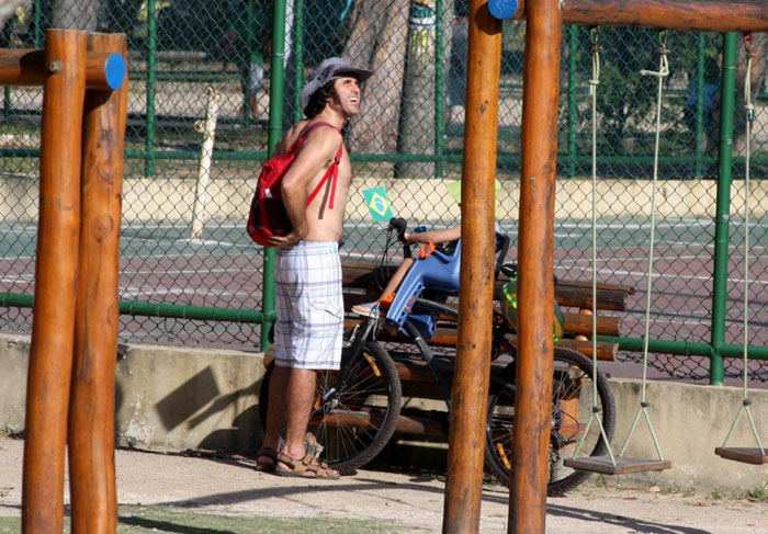 Eriberto Leão passeia com o filhão