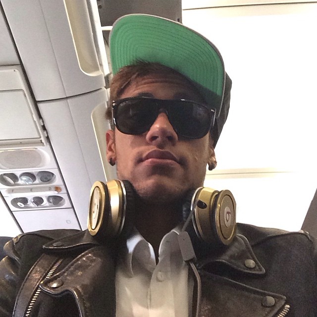 Neymar viaja ao som de Charlie Brown Jr.