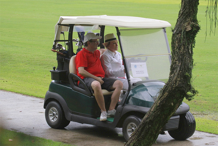  Ana Maria Braga sai para jogar golf com novo namorado