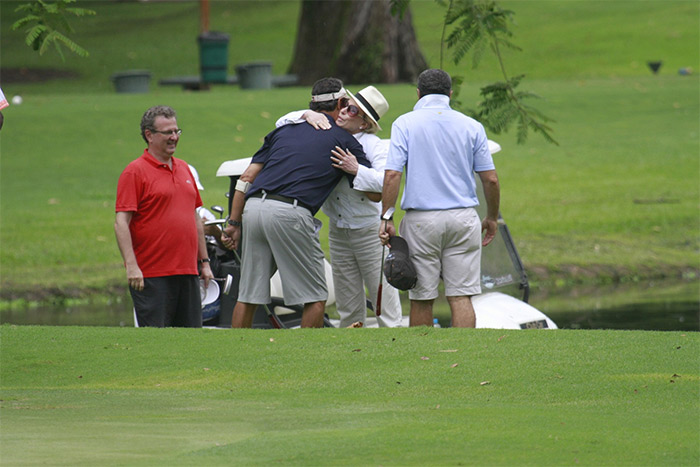  Ana Maria Braga sai para jogar golf com novo namorado