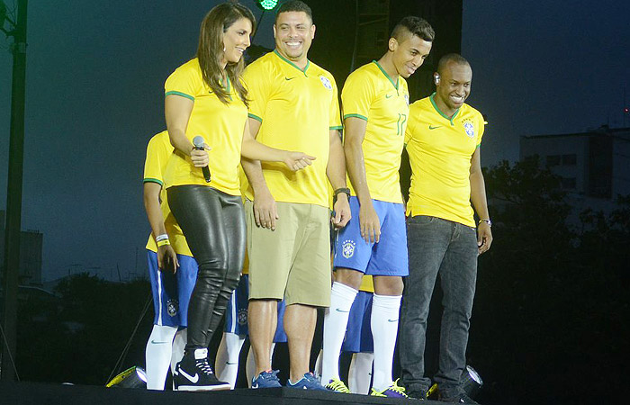  Ivete Sangalo, Anitta, Thiaguinho e Naldo juntos em show no Rio