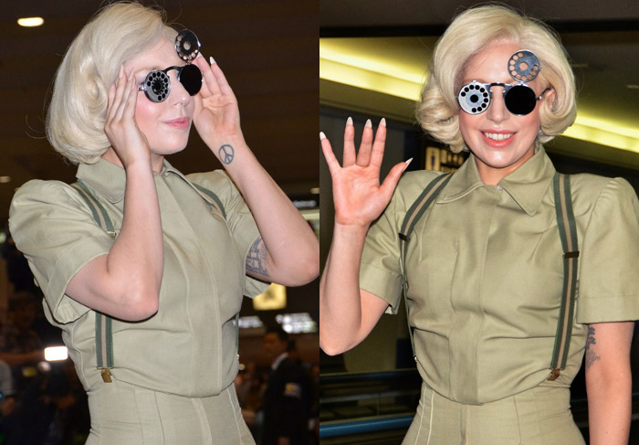 Lady Gaga circula com óculos exóticos pelo Japão