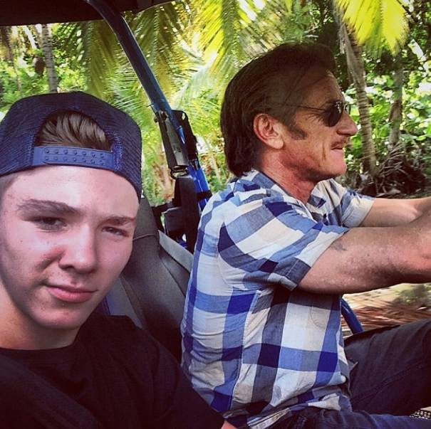 Filho de Madonna circula pelo Haiti com seu ex, Sean Penn 