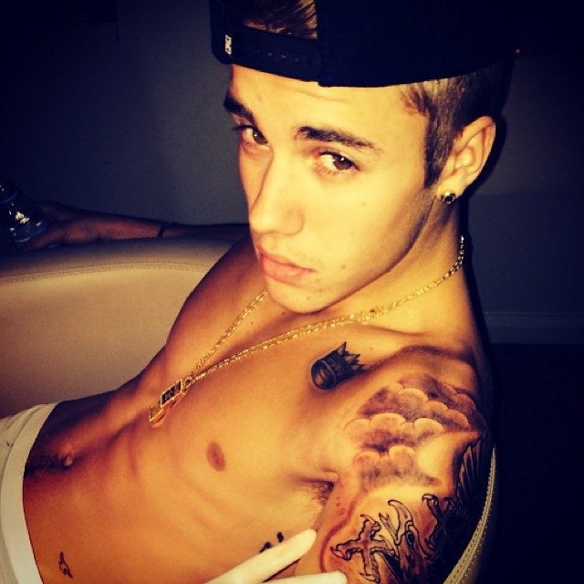 Justin Bieber faz nova tatuagem e mostra no Instagram