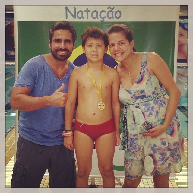 Filho de Nivea Stelmann ganha disputa de natação