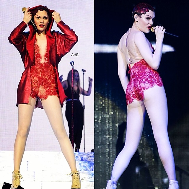 Jessie J faz show com look sexy de Natal