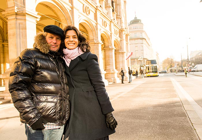 Jayme Monjardim e Helena Ranaldi gravam cenas de Em Família, em Viena