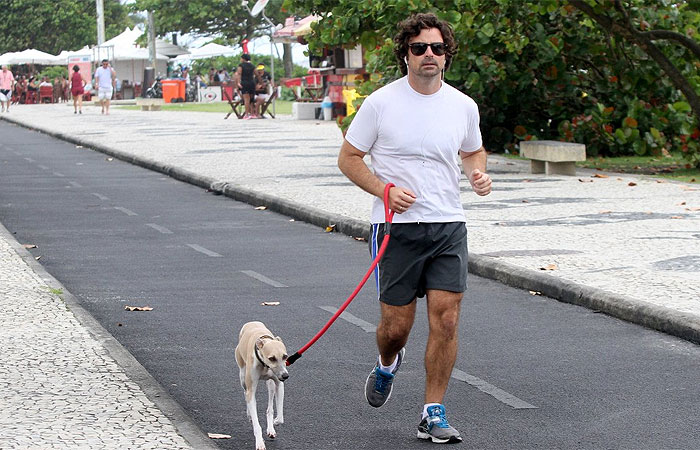 Emilio Orciollo Netto: Sábado de passeio pela orla com o cão