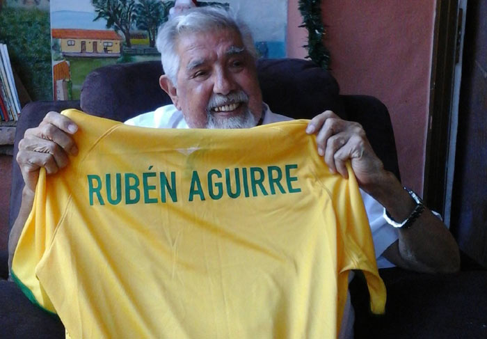 Rubén Aguirre com camisa da Seleção