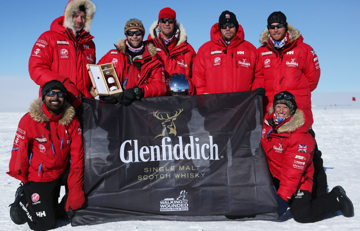 Príncipe Harry completa expedição ao Polo Sul com veteranos feridos