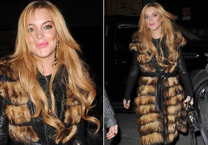 Lindsay Lohan usa casaco de pele para andar por NY
