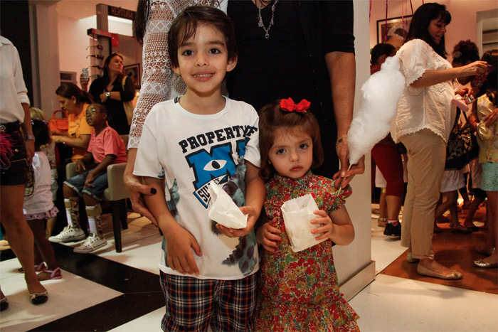  Filho de Adriane Galisteu posa para foto com o Papai Noel