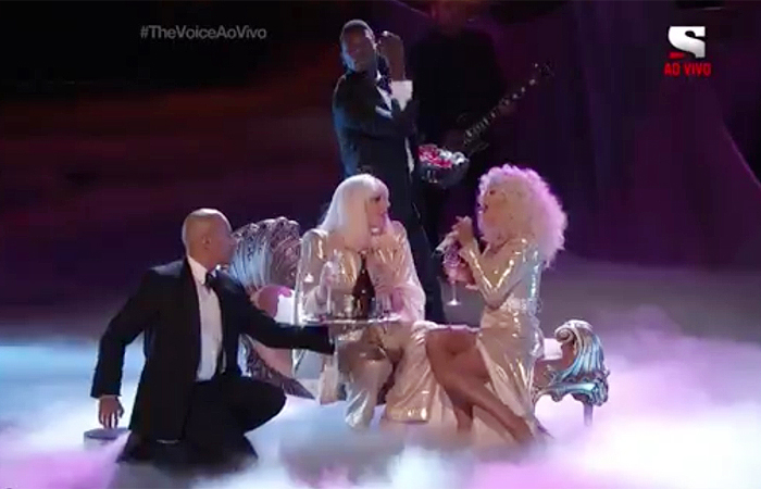 Lady Gaga e Christina Aguilera fazem dueto no The Voice