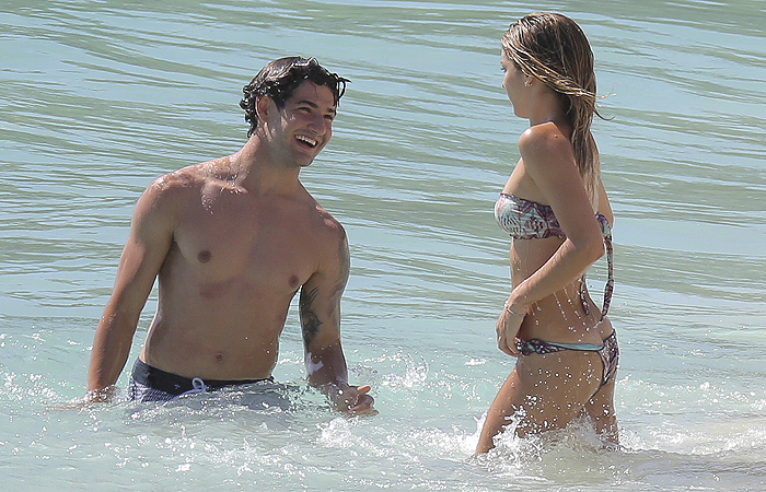 Alexandre Pato curte férias com a namorada no Caribe