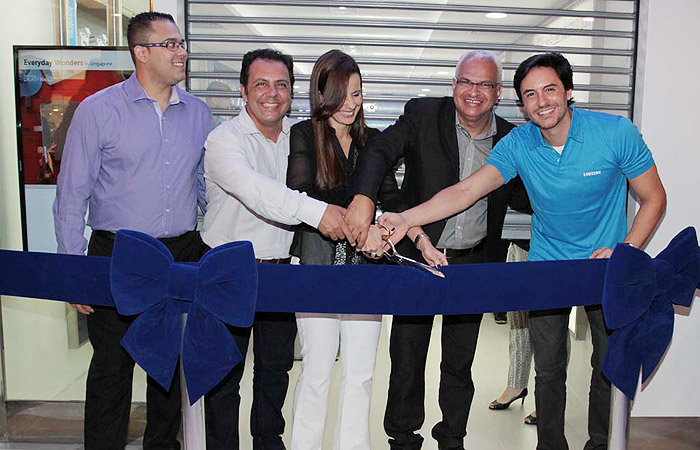 Ricardo Tozzi prestigia inauguração de loja em shopping paulista