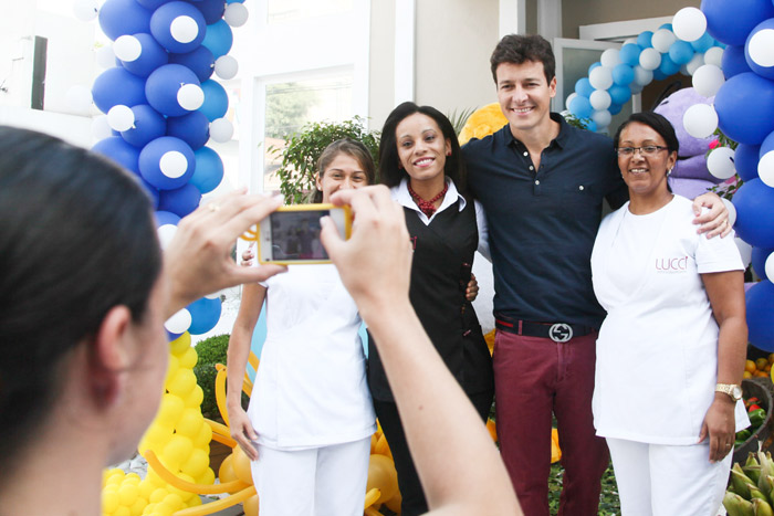 Rodrigo Faro e equipe do buffet