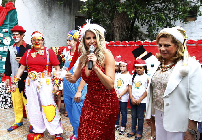 Karina Bacchi na festa de Natal da ONG Florescer