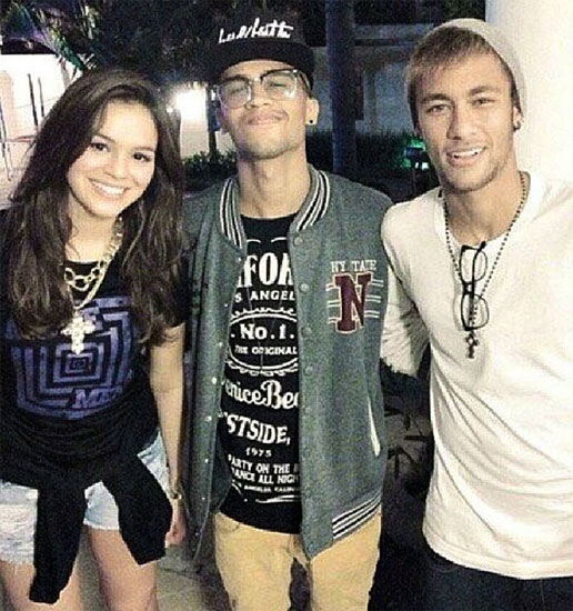 Tudo bem! Neymar e Bruna Marquezien vão à festa juntos, no Rio