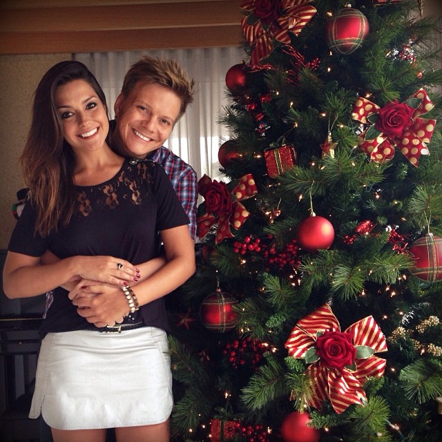 Michel Teló e Thaís Fersoza desejam Feliz Natal aos fãs