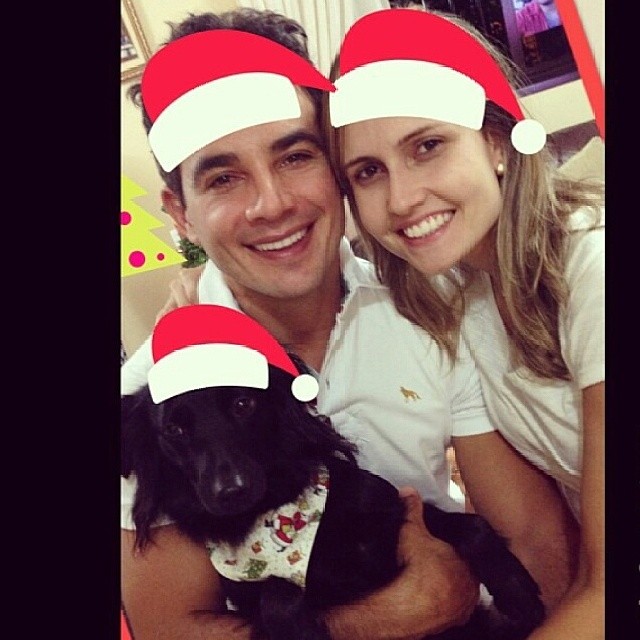 Anderson Di Rizzi comemora o Natal ao lado da esposa e do pet