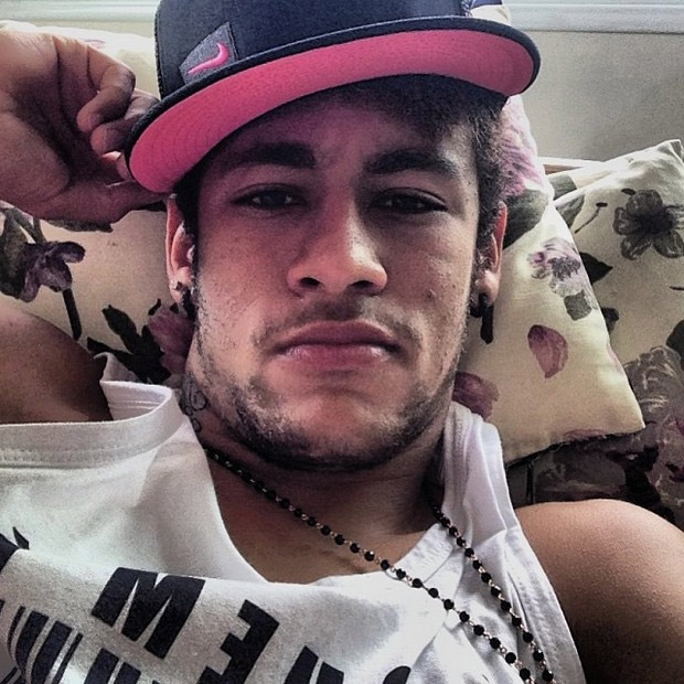 Neymar faz novas tatuagens neste final de ano
