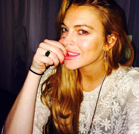  Lindsay Lohan diz que comeu demais em seu Natal