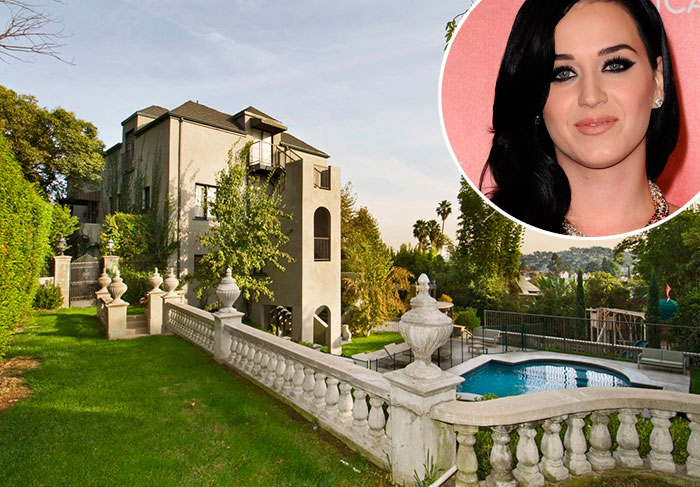 Katy Perry pagou 6,5 milhões dólares por sua maravilhosa mansão com vista para Sunset Strip, um dos locais mais emblemáticos de Hollywood. Neste ano de 2013, a cantora conseguiu vender a casa onde chegou a morar com o ex-marido Russell Brand.
